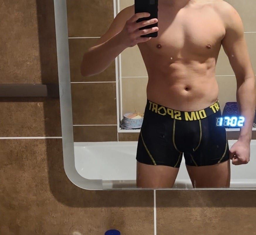 Yanik - Annonce gay à Ohey Profil de Yanik, 37 ans, Annonce gay à Ohey (Namur)
