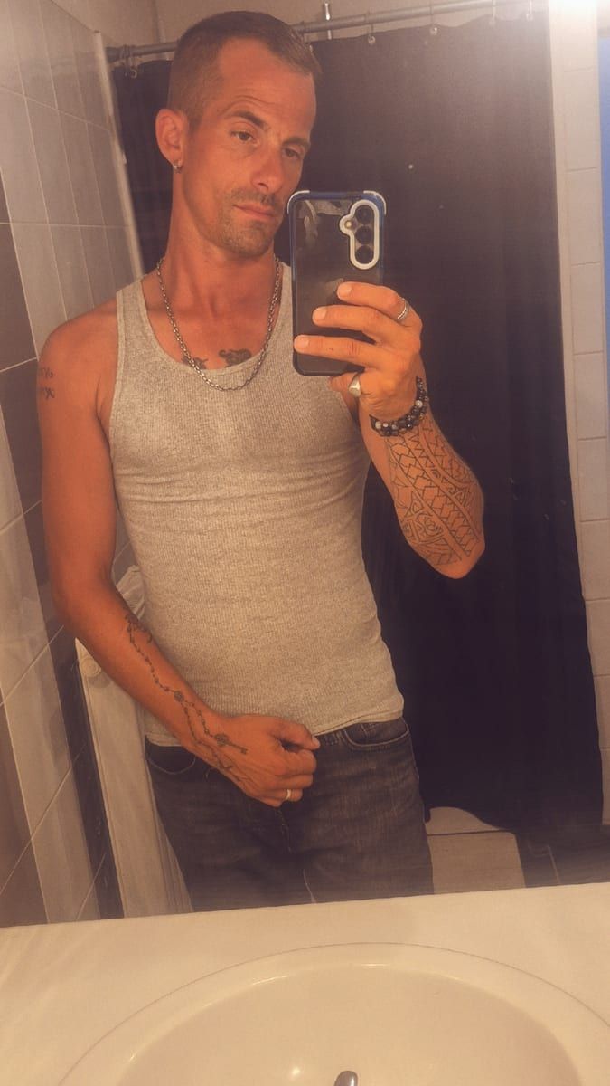 Cian - Annonce gay à Couvin Profil de Cian, 23 ans, Annonce gay à Couvin (Namur)