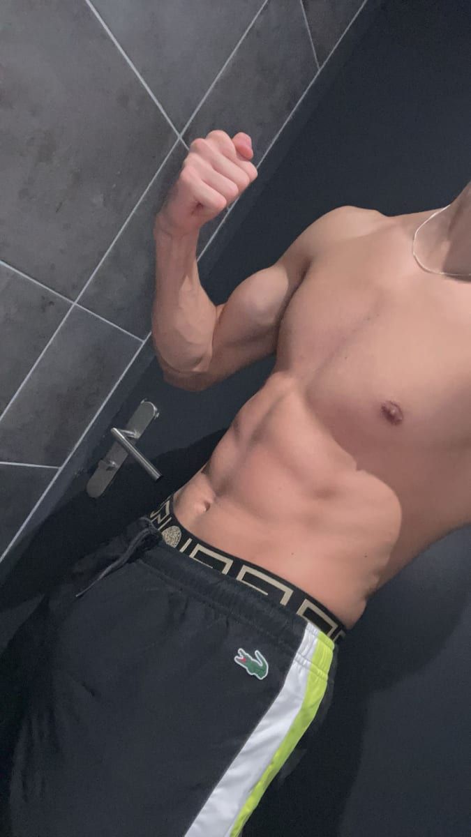 Deyann - Annonce gay à Ohey Profil de Deyann, 38 ans, Annonce gay à Ohey (Namur)